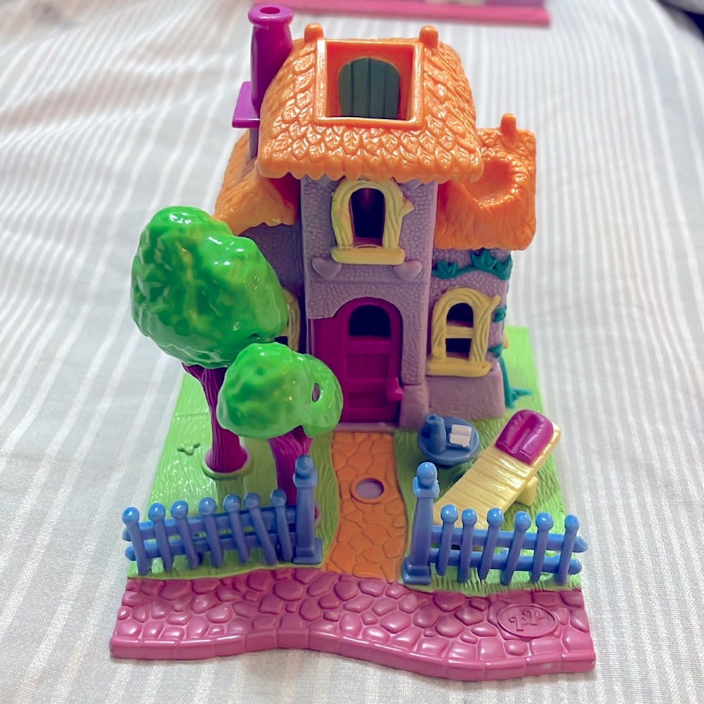 Vintage Polly Pocket Set {Giraffe House Pollyville Compact Polly Pocket}
